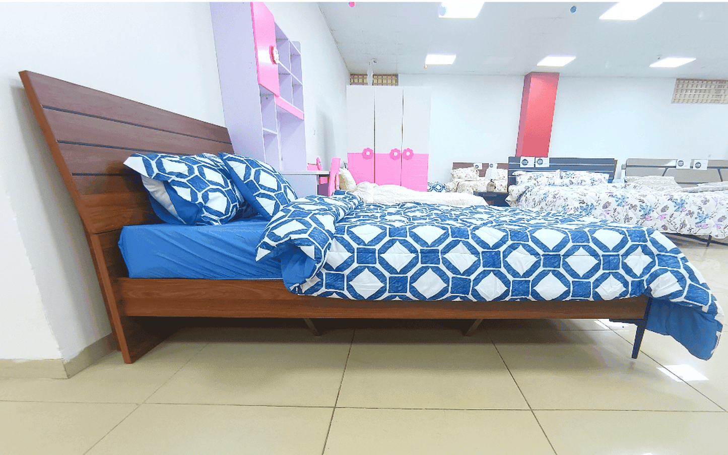 Lit Simple en Noyer Avec Matelas